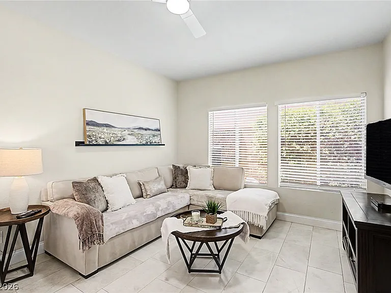 2025 Shining Feather Ln — Photo 15