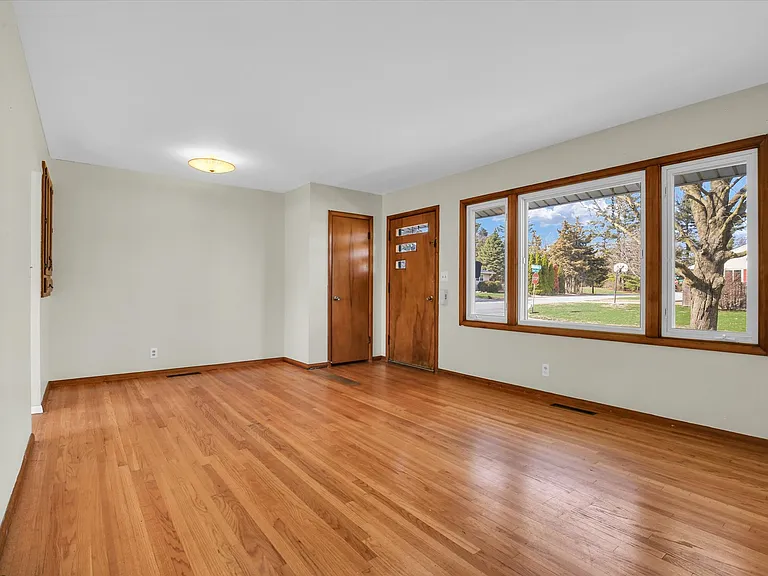 9 Glenview Dr — Photo 9