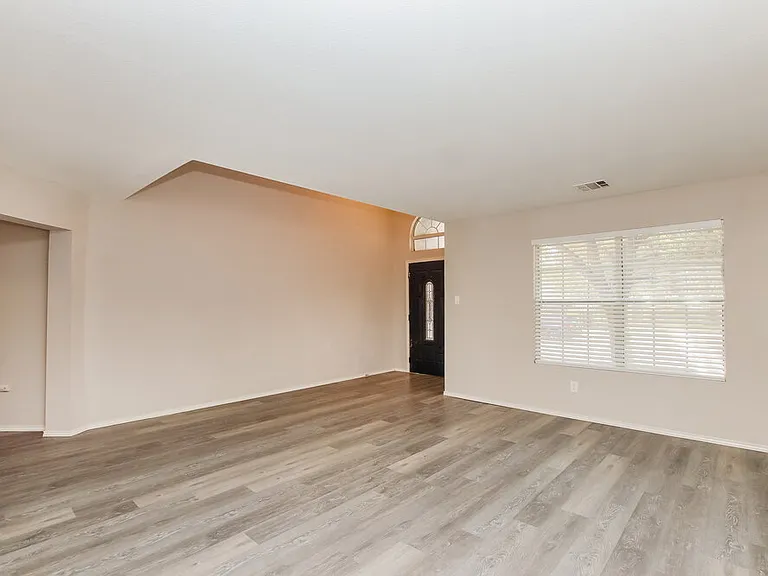 1504 Lorson Loop — Photo 4