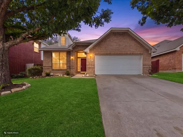 2117 Clubside Dr, Corinth, TX 76210