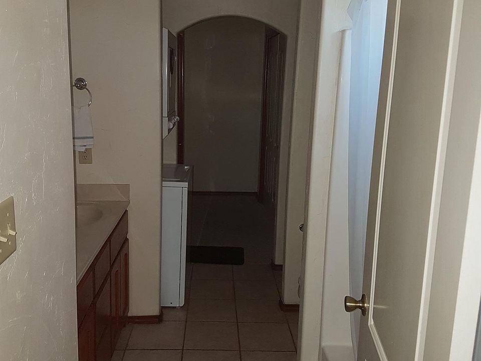 2nd image of 2000 Circle Dr