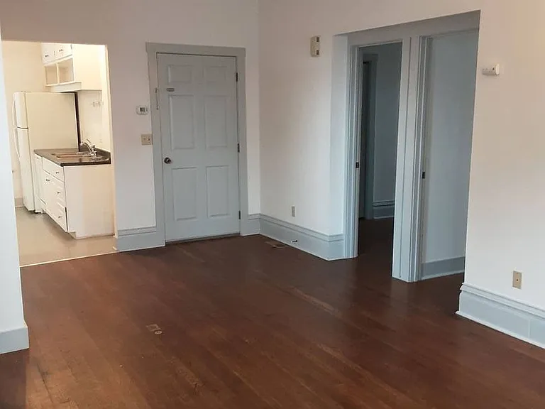 511 E Chestnut St — Photo 5