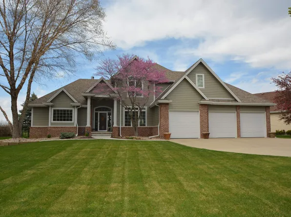 705 E Saint Andrews Cir, North Sioux City, SD 57049