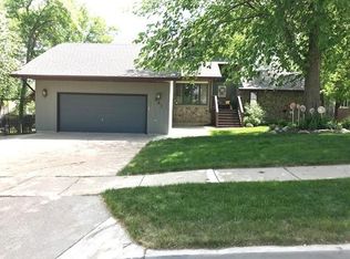 507 Assiniboin Dr, Bismarck, ND 58503
