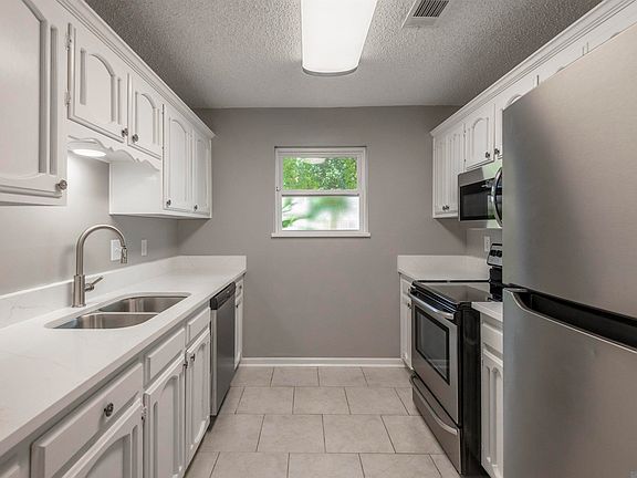 3rd image of 570 Bonarbridge Dr