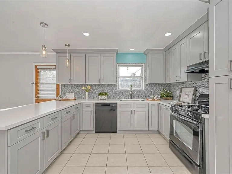 9139 Western Dr — Photo 4
