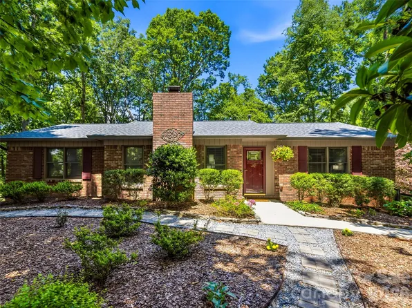 518 Starmount Ln, Hendersonville, NC 28791