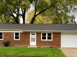 8210 W Fairview Dr, Yorktown, IN 47396