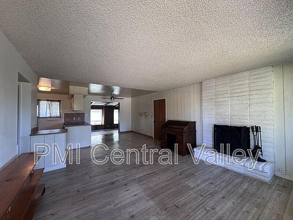 3rd image of 4650 Dahlia Dr