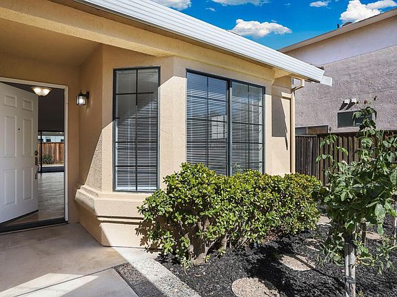 4th image of 315 Pepperwood Ct