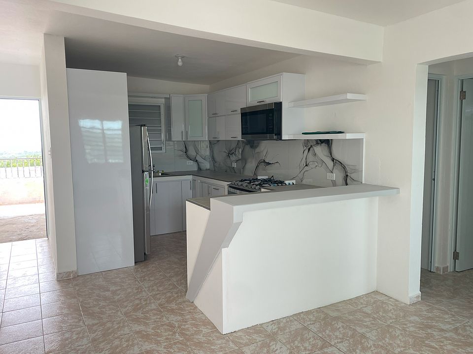 Moderna y espaciosa cocina nueva con todo los enseres.!