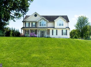 2473 Fox Chase Dr, Hanover, PA 17331