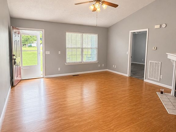 3rd image of 1531 Jarratt Dr