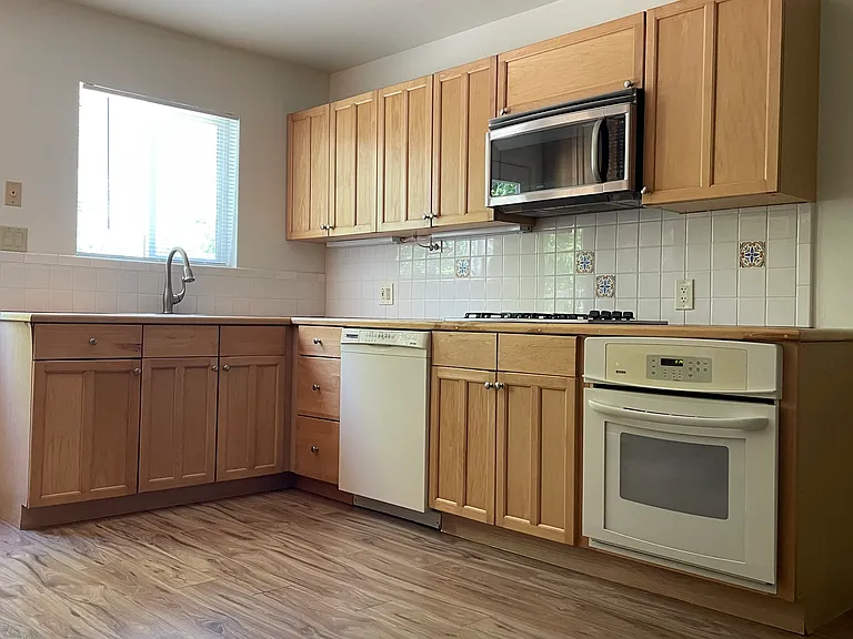 803 N Walnut St — Photo 8
