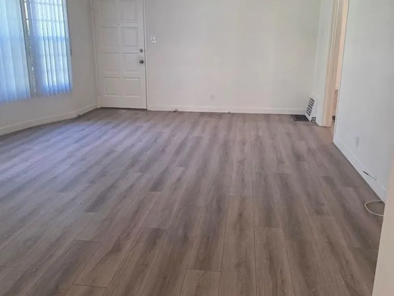 530 Glenwood Rd — Photo 2