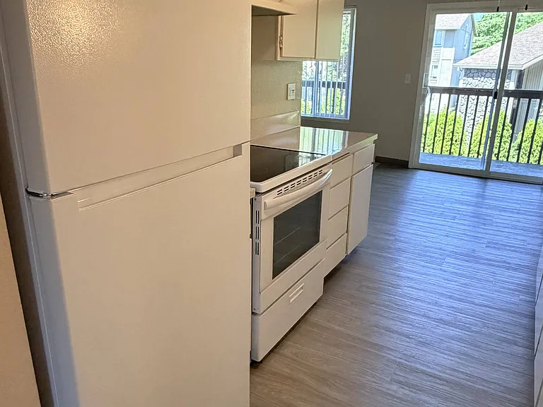 Stafford Court Apartments — Photo 7