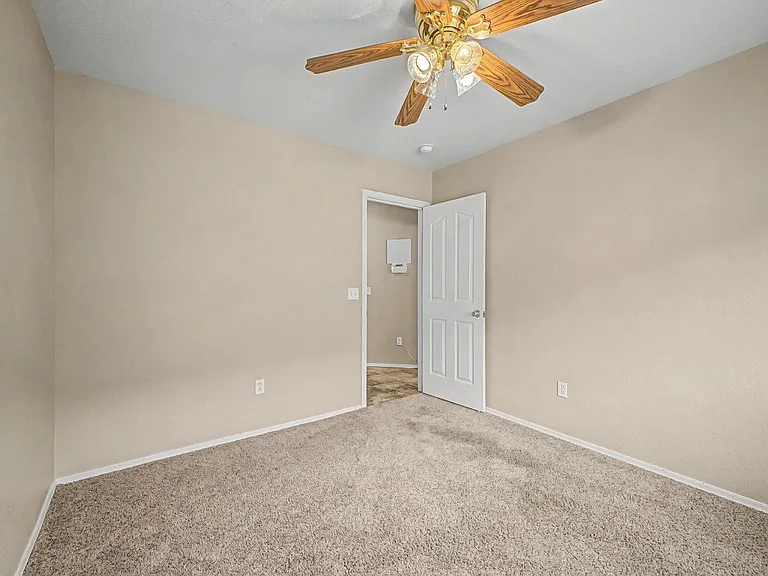 33856 N Cherry Creek Rd — Photo 20