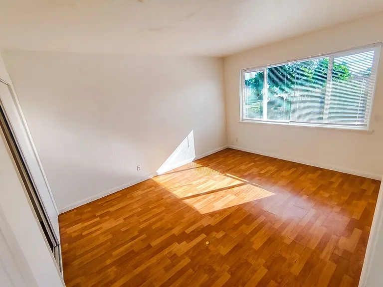 10100 Walnut St — Photo 7