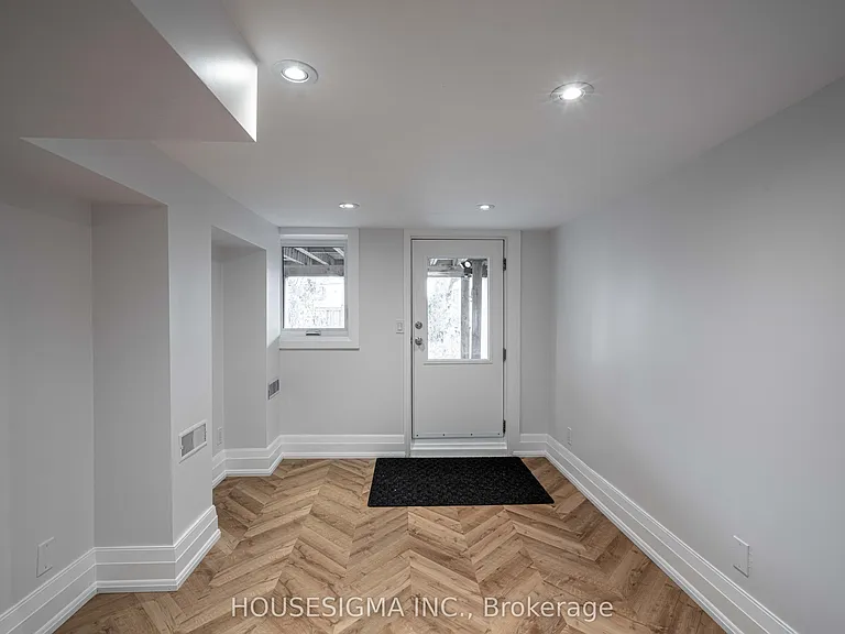 5 Ivy Ave #LOWER — Photo 8