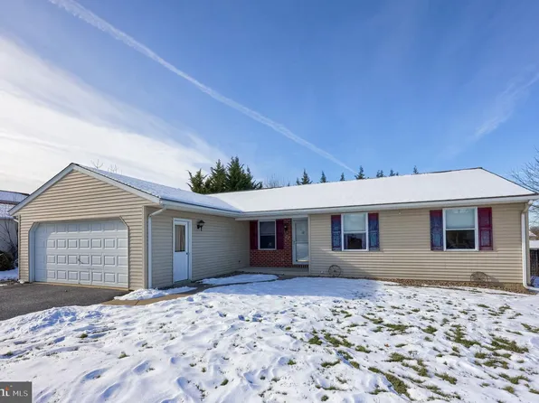 32 Village Dr, Newmanstown, PA 17073