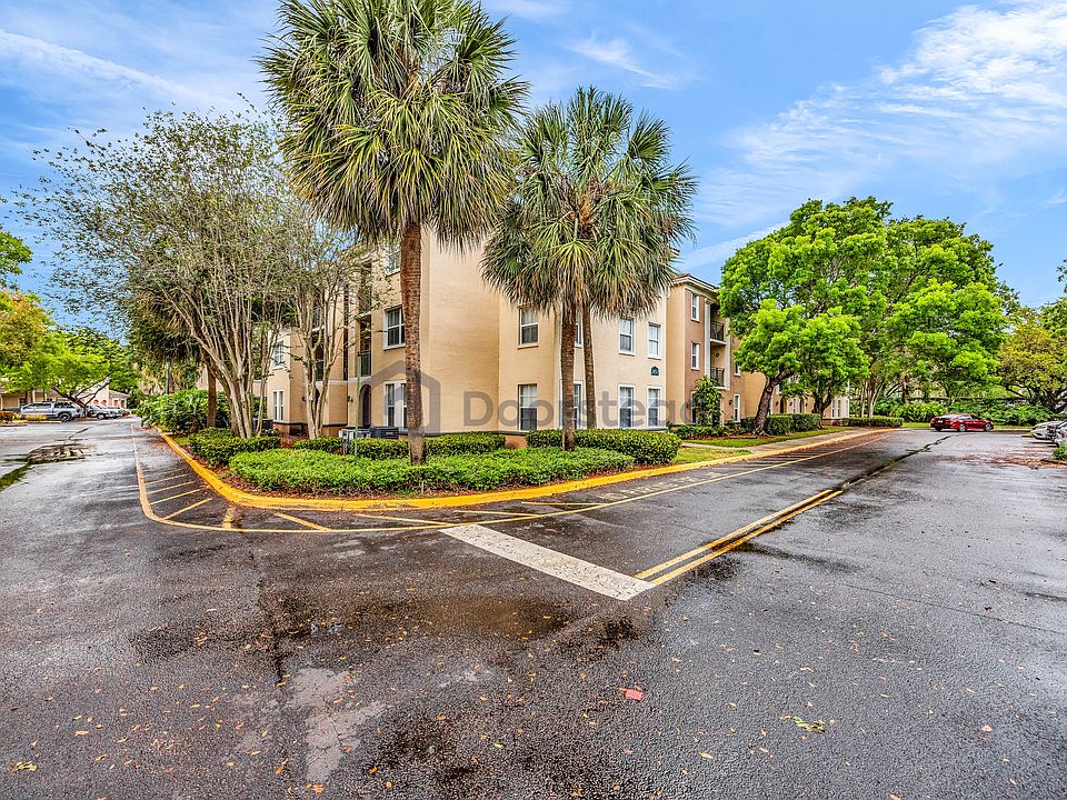 1st image of 2451 Centergate Dr APT 305