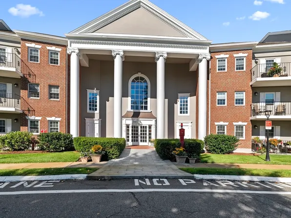 50 Freedom Holw Unit 215, Salem, MA 01970