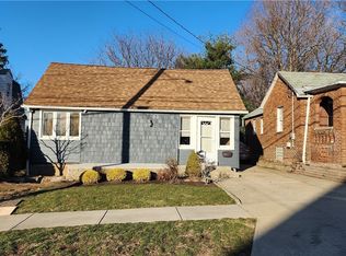 1421 Rockefeller Rd, Wickliffe, OH 44092