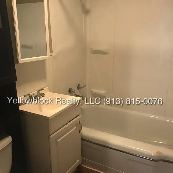 320 E 79th Ter — Photo 9