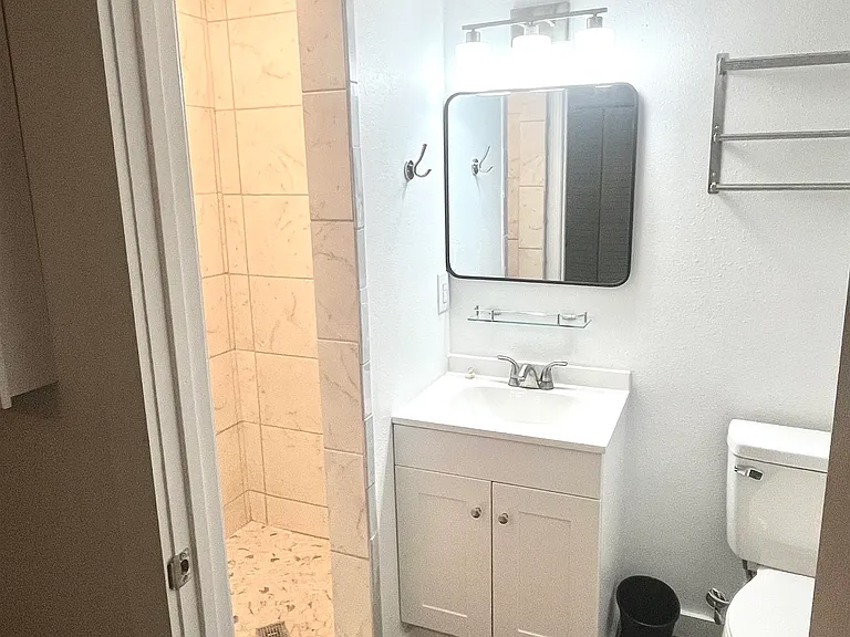 685 S Waukeenah St #B — Photo 5