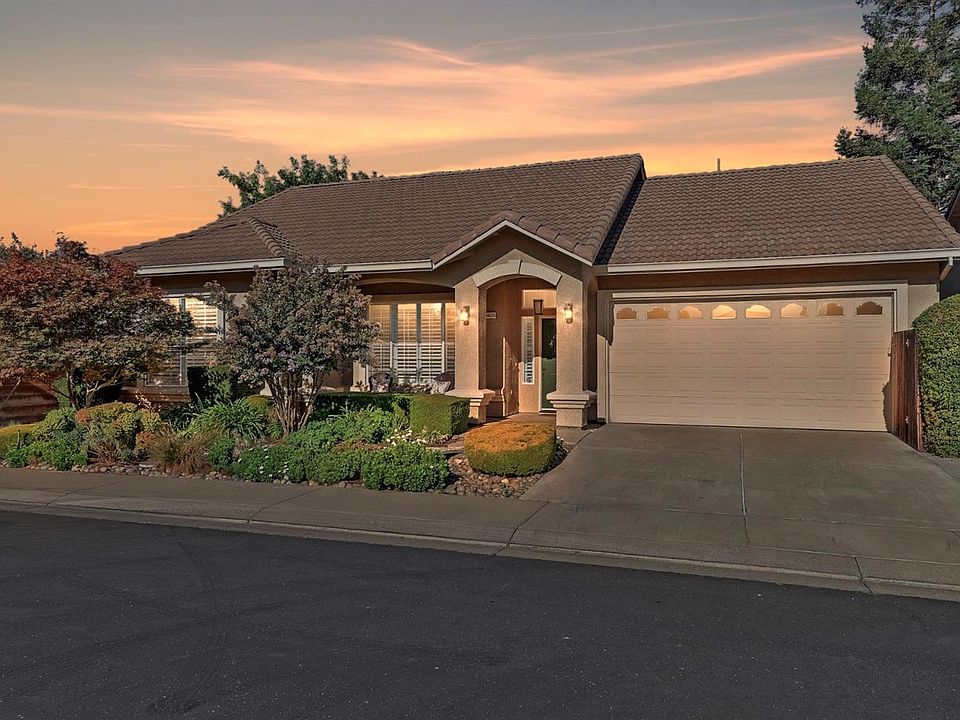 WELCOME TO 2405 TURNING LEAF DRIVE! IMPRESSIVE AND UPDATED SINGLE STORY HOME WITH GREAT CURB APPEAL AND LOW MAINTENANCE LUSH LANDSCAPE. IDEAL LOCATION-DEAD END STREET.