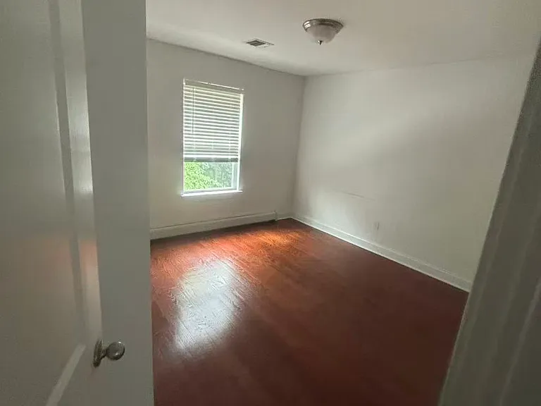 89 Berkshire Ln #2F — Photo 8