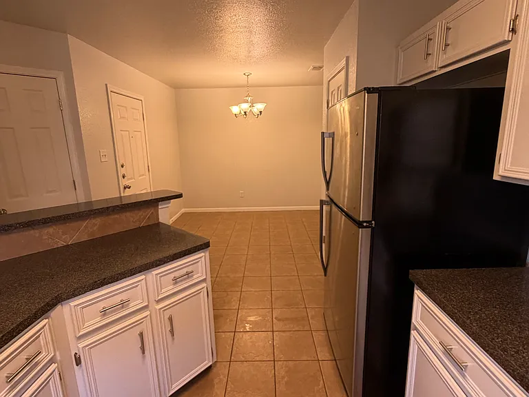 1205 Nicholas Cir #B — Photo 4