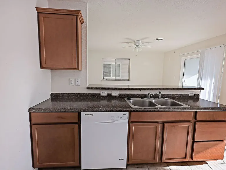 257 Robbins Ave — Photo 8