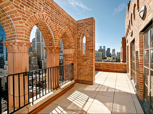 Sold by Sotheby's International Realty | media 16