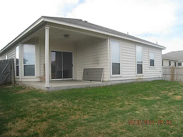 1004 Fort Apache Dr — Photo 2