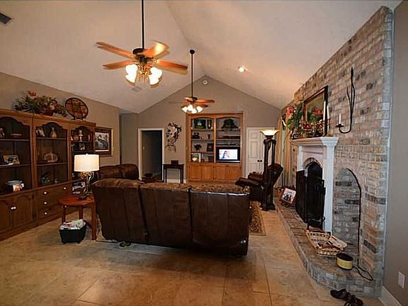 3rd image of 2194 Tiffany Ln