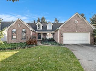 4089 Split Rail Ln, Fenton, MI 48430