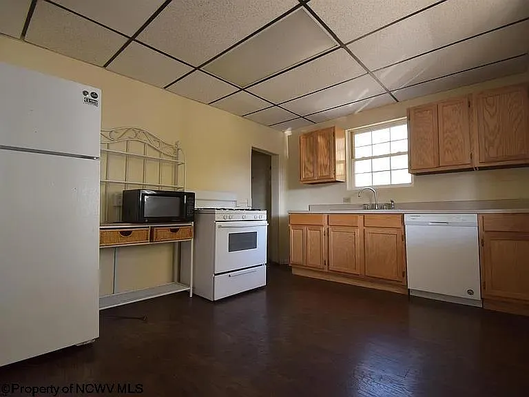 665 Price St — Photo 2