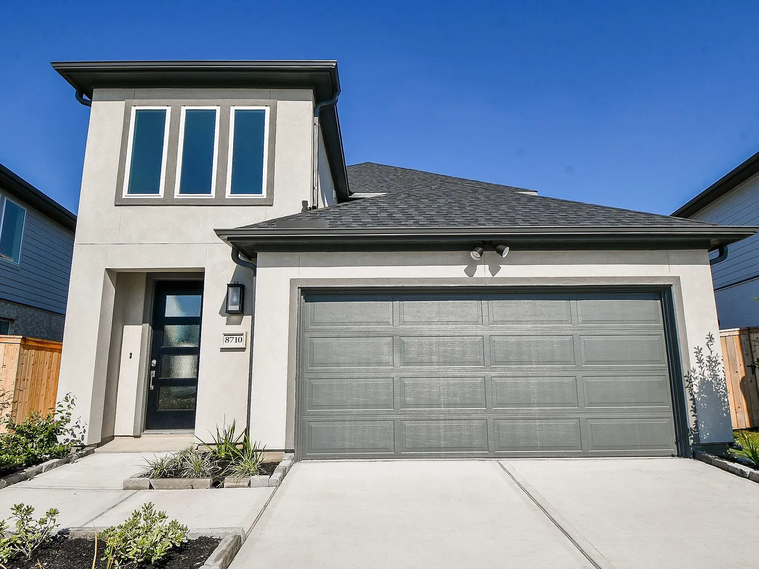 4 bed, 3.0 bath, 2414 sqft, $2,990 — Photo 1