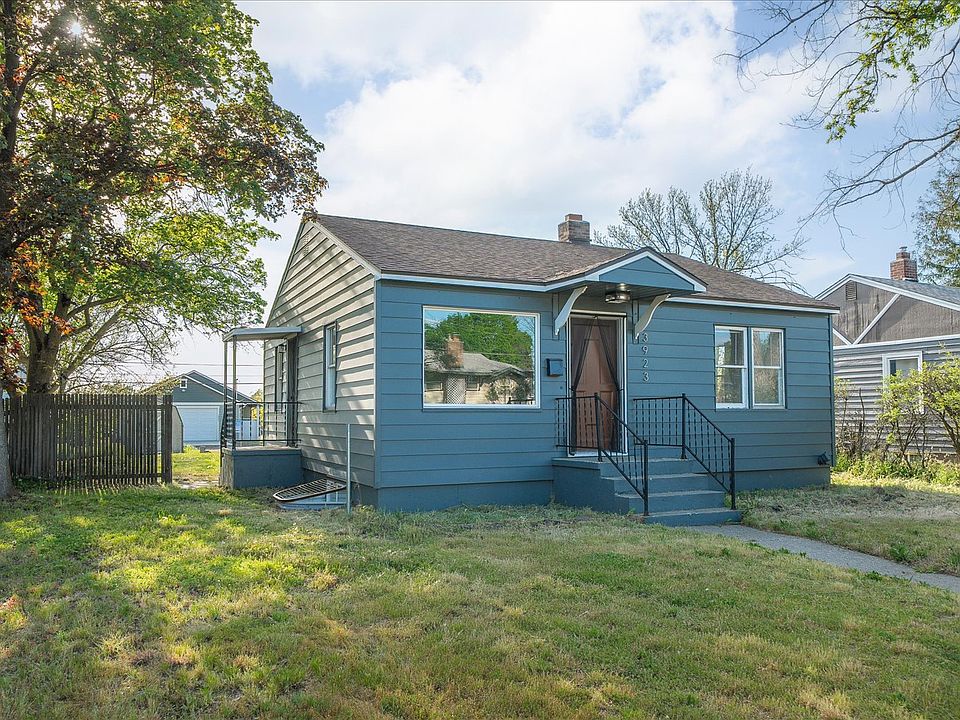 Welcome to 3923 N Walnut