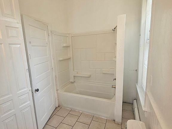 5th image of 574 W Market St