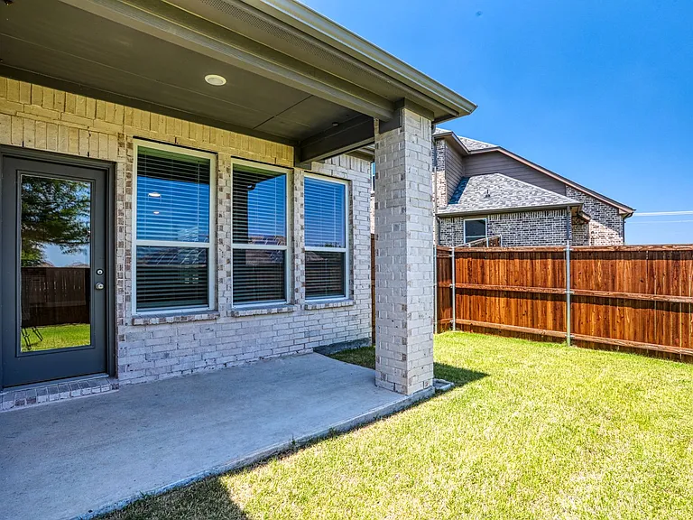 916 Lido Ln — Photo 4