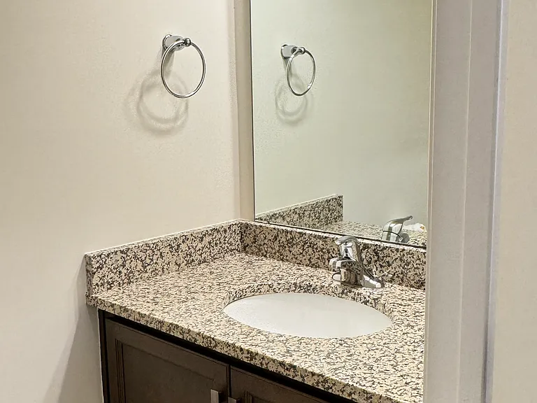 409 Lionel St — Photo 10