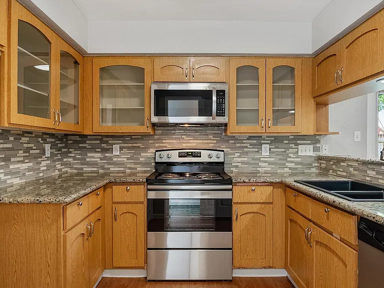 4311 Piney Creek Ln — Photo 12
