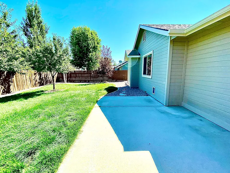 1014 N Manship Ave — Photo 46