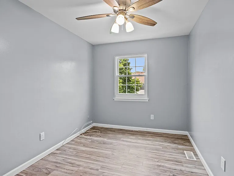 1392 Argyle Way — Photo 11
