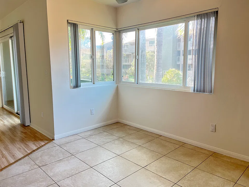 Eat-in Kitchen / Living Room
