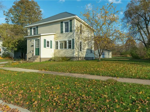 60 High St, Alexandria Bay, NY 13607