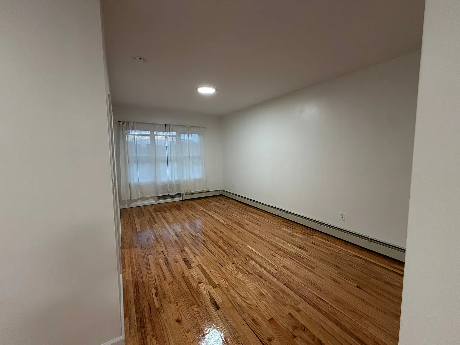 3 bed, $3,573 — Photo 3