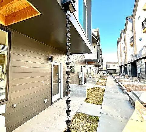 5th image of 3140 Saint Elmo Ave